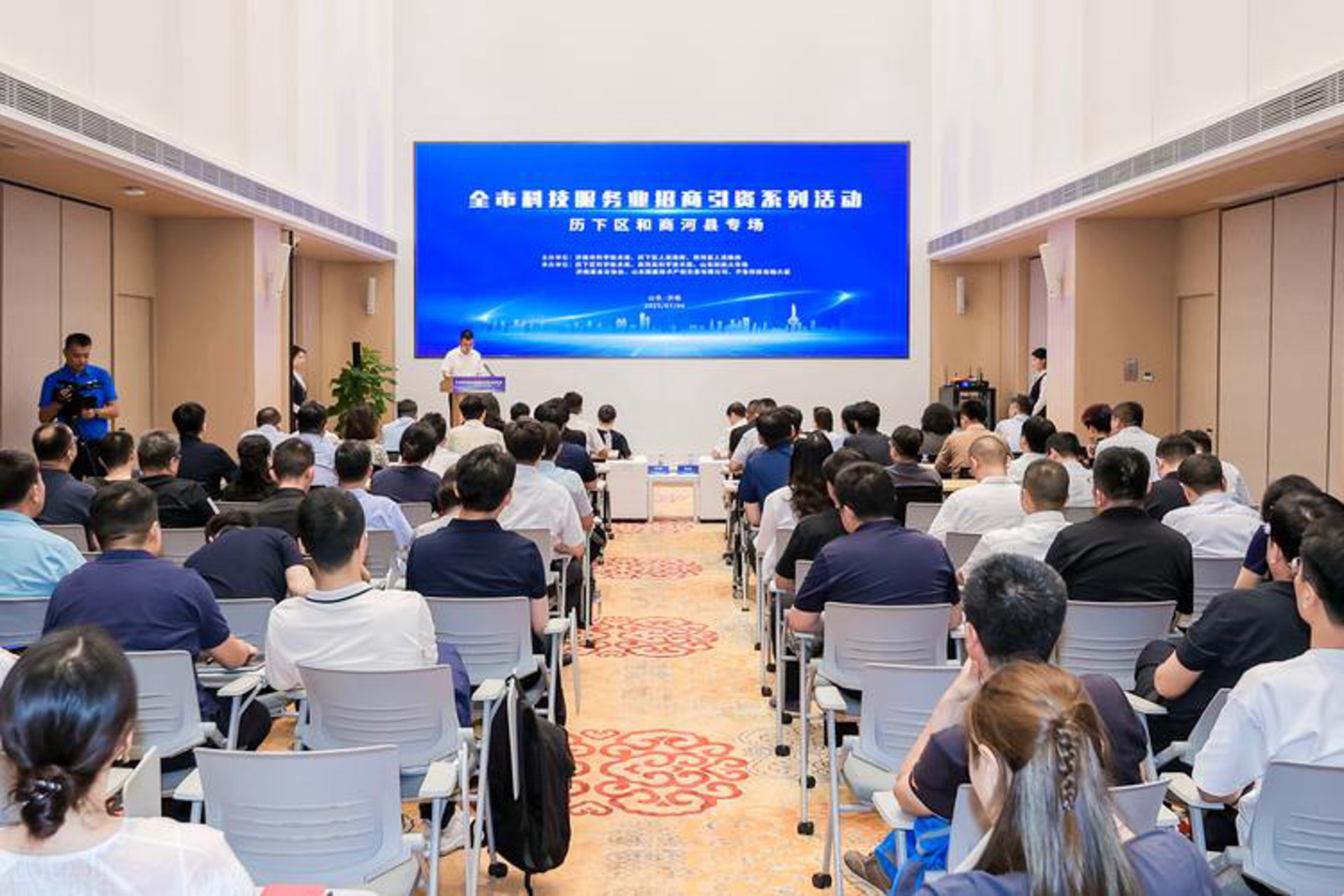 站群系统进化论:从“蜘蛛池+外链”到“AI全自动养站”的效能重构